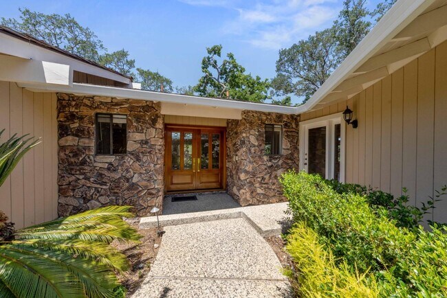 Building Photo - 7175 Red Holly Ct