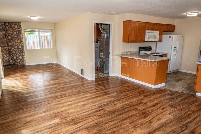 Building Photo - 9620 Maple Ave SW