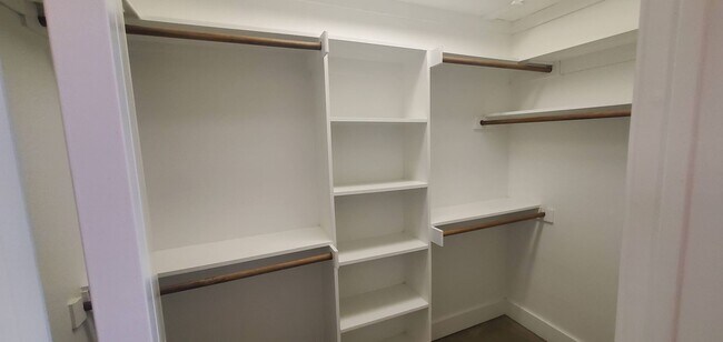 Building Photo - Energy Efficient Urban Townhome w/ Open Floorplan, Gourmet Kitchen, Rooftop Patio, & Exall Park N...