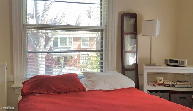 Building Photo - 2 br, 1 bath 4plex - 5106 Westminster Pl A...