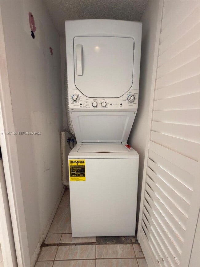 Building Photo - 950 SW 138th Ave