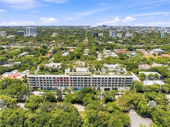 Building Photo - 2200 Brickell Ave