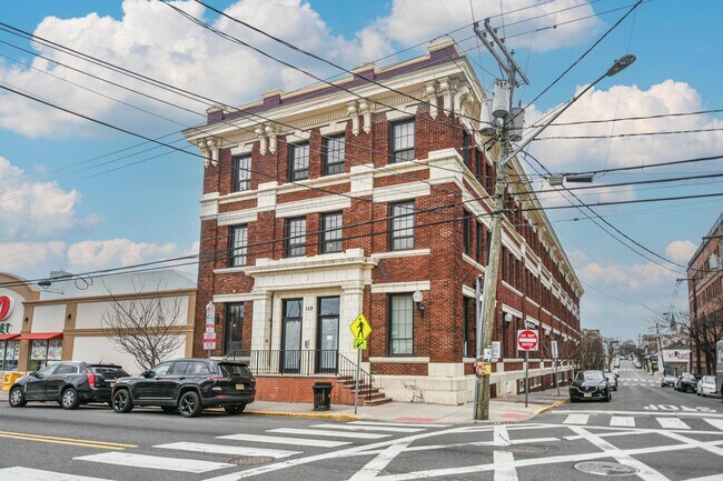 Building Photo - 325 Palisade Ave