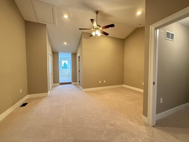 Building Photo - 2564 W Towne St