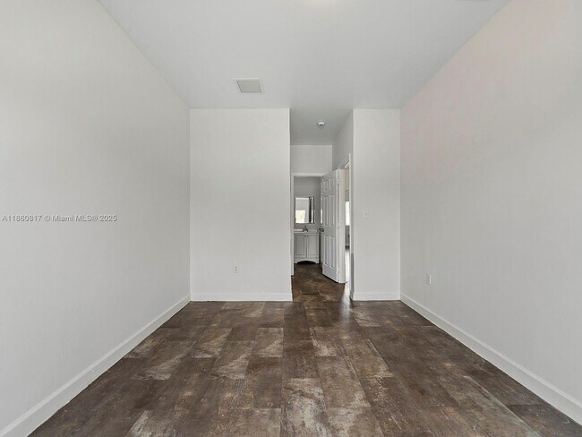 Building Photo - 1514 NW 5th Ave
