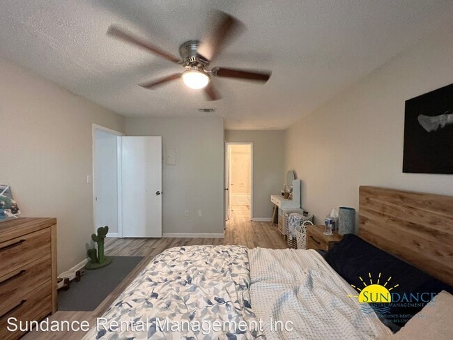 Building Photo - 3 br, 2 bath House - 611 Colonial Drive #8
