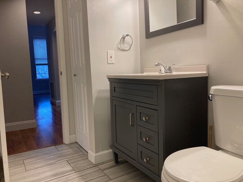 Building Photo - 1203 N W Ave