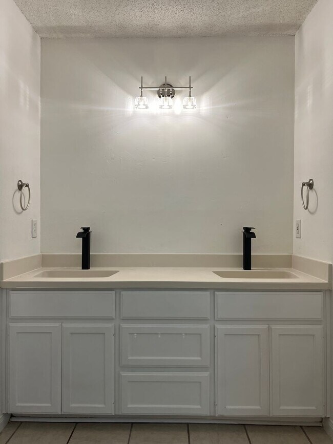 Primary Photo - Duplex *LEASING SPECIAL AVAILABLE*