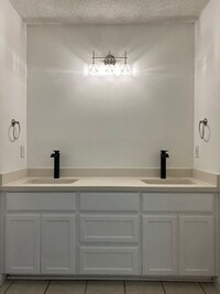 Building Photo - Duplex *LEASING SPECIAL AVAILABLE*