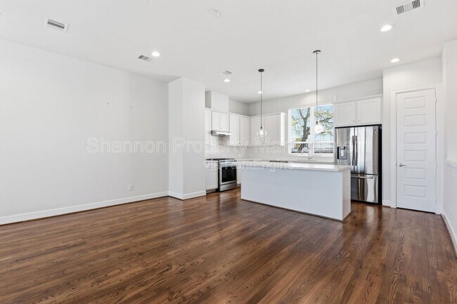 Building Photo - 3024 Charline