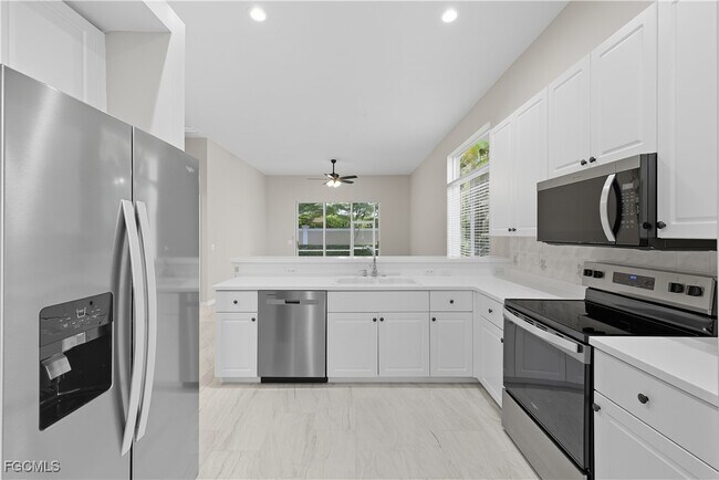 Building Photo - 15560 Laguna Hills Dr