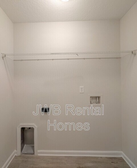 Building Photo - 7820 Playschool Ln