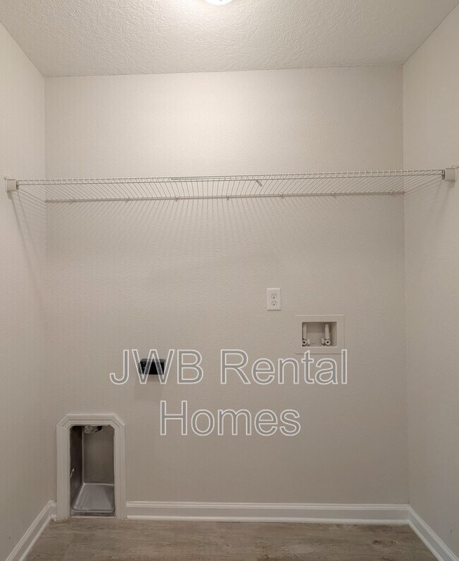 Building Photo - 7820 Playschool Ln