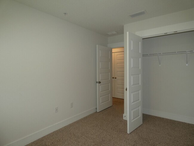 Building Photo - 3-Bedroom Townhome - Admiral's Quarters