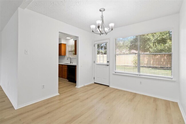 Building Photo - 126 Wood Hollow Dr