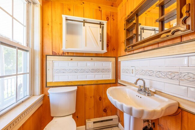 Building Photo - Spacious 3-Bedroom Duplex in Griswold
