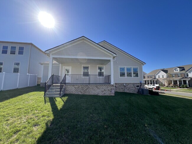 Building Photo - Luxury Living for Lease in Hendersonville!