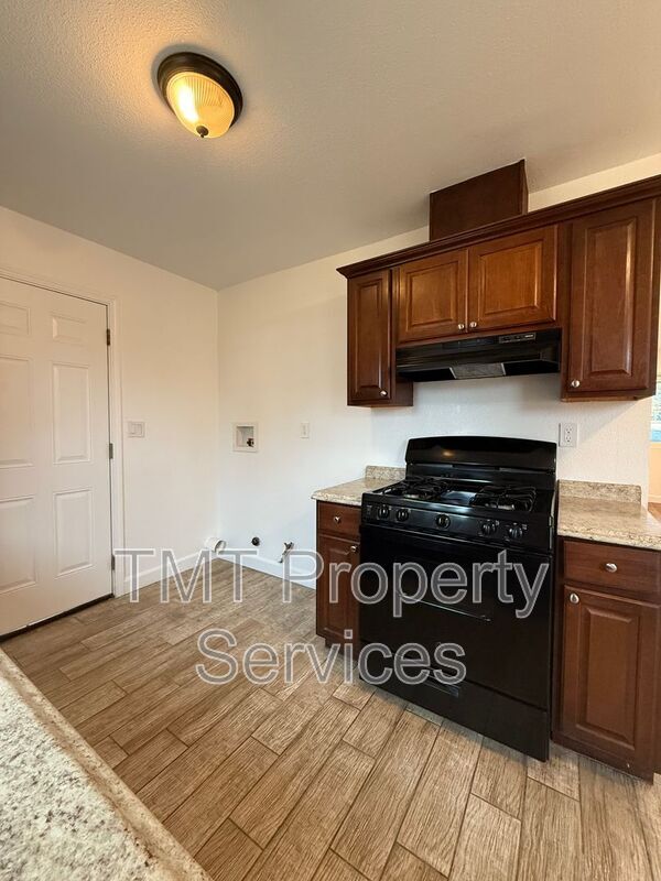 Building Photo - 803 W Harding Ave