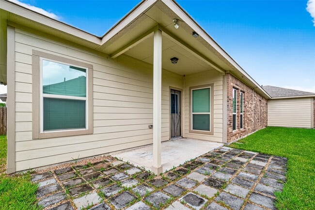 Building Photo - 1218 Hills Dr