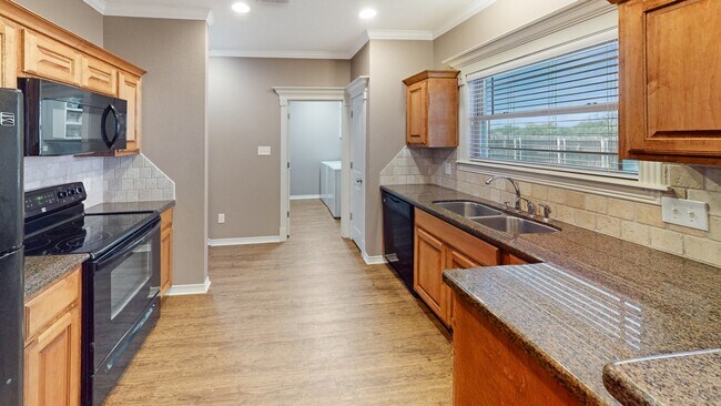 Building Photo - 2830 Horseback Dr