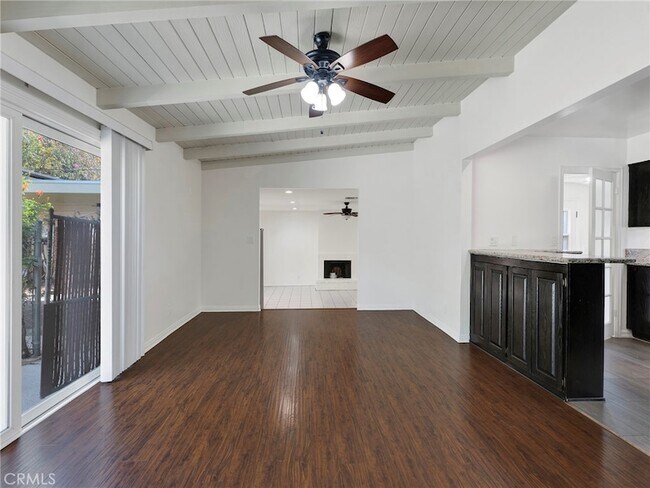 Building Photo - 10918 Reseda Blvd
