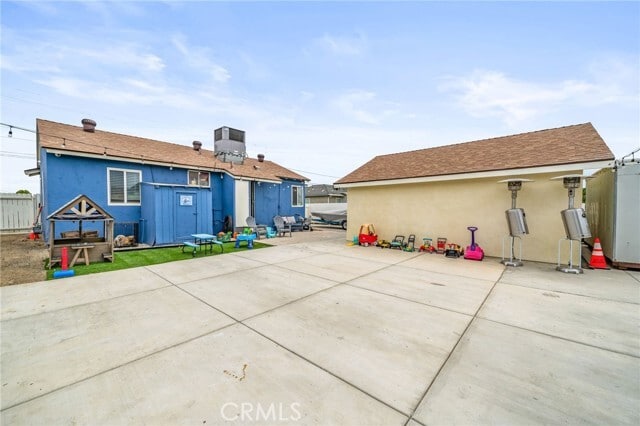 Building Photo - 16334 El Molino Ct