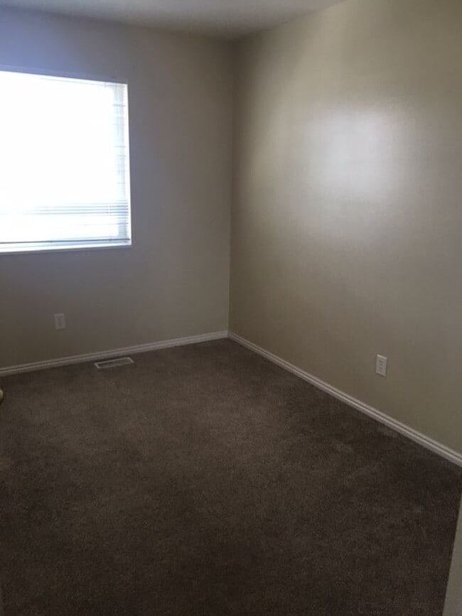 Building Photo - 75 N Hampton Pl