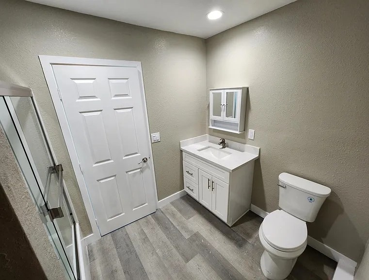 Building Photo - 984 El Camino Dr