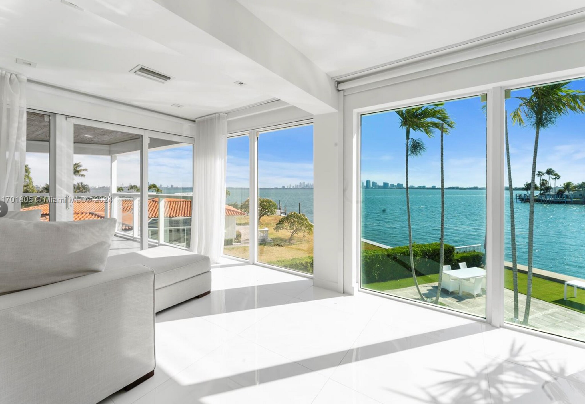 Building Photo - 7504 W Treasure Dr