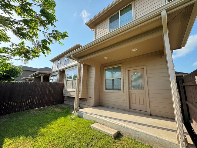 Building Photo - 2880 Donnell Dr
