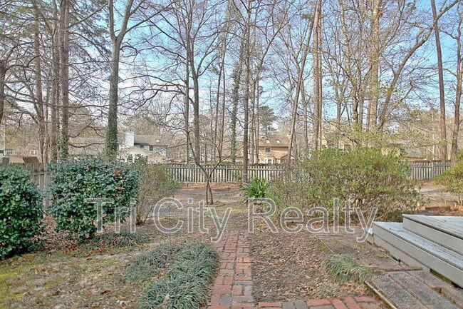 Building Photo - 404 Topaz Trail