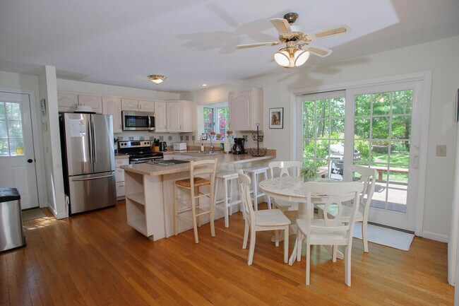 Building Photo - 13 N Meadow Ln