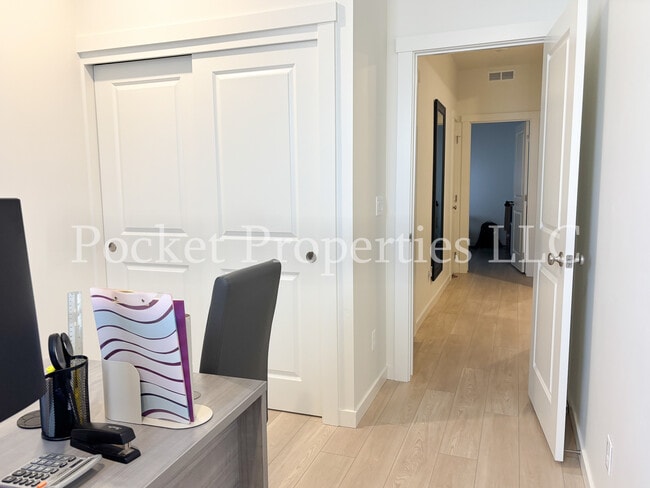 Building Photo - 577 W Norwich St