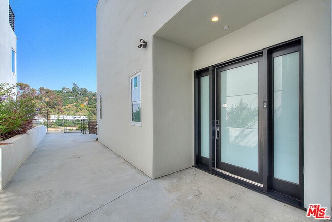 Building Photo - 2608 Corralitas Dr
