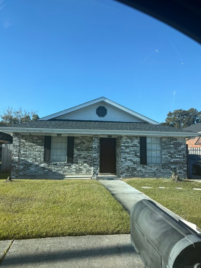 Building Photo - 7718 Reindeer St