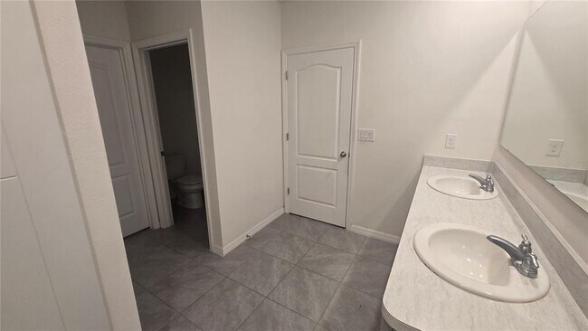 Building Photo - 3358 Summerdale Way