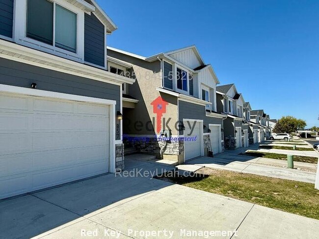 Building Photo - Glen Eagles Ct. Townhouse