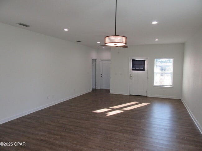 Building Photo - 2811 N Panama Ave