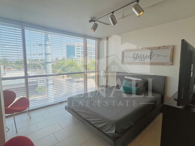 Building Photo - 535 W Thomas Rd