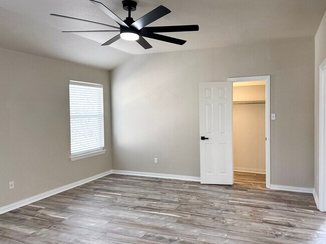 Building Photo - 505 Kingscote Ct