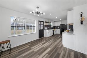 Building Photo - 710 Carpenter Dr