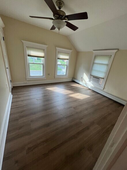 Building Photo - 406 Glenmary Ave
