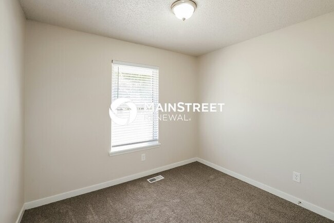 Building Photo - 4 Bedroom Pet-Friendly Home in KANSAS CITY, MO with Main Street Renewal