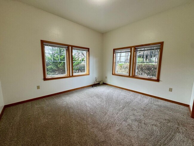 Building Photo - Single-Level 2BD/2BA in Face Rock Village – Bandon Beach Living Awaits