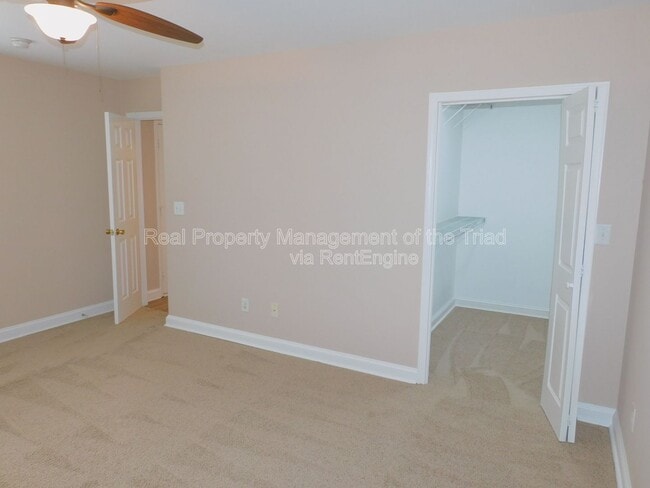 Building Photo - 915 Idlewood Dr