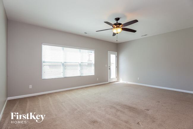 Building Photo - 8120 Dumphries Dr