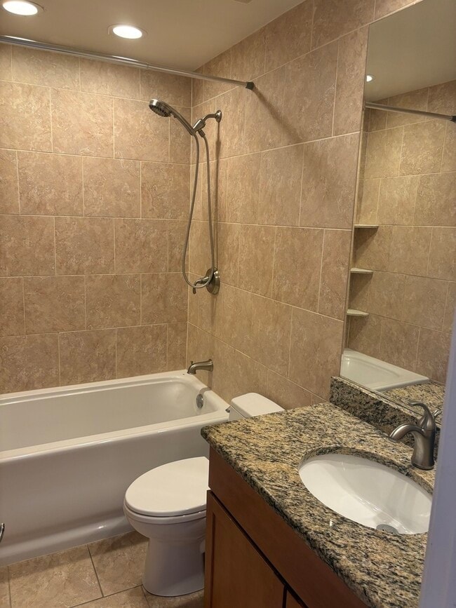 Building Photo - 835 Waterview Cir