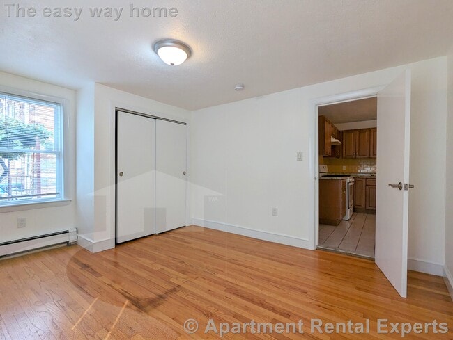 Building Photo - 322 Lowell St