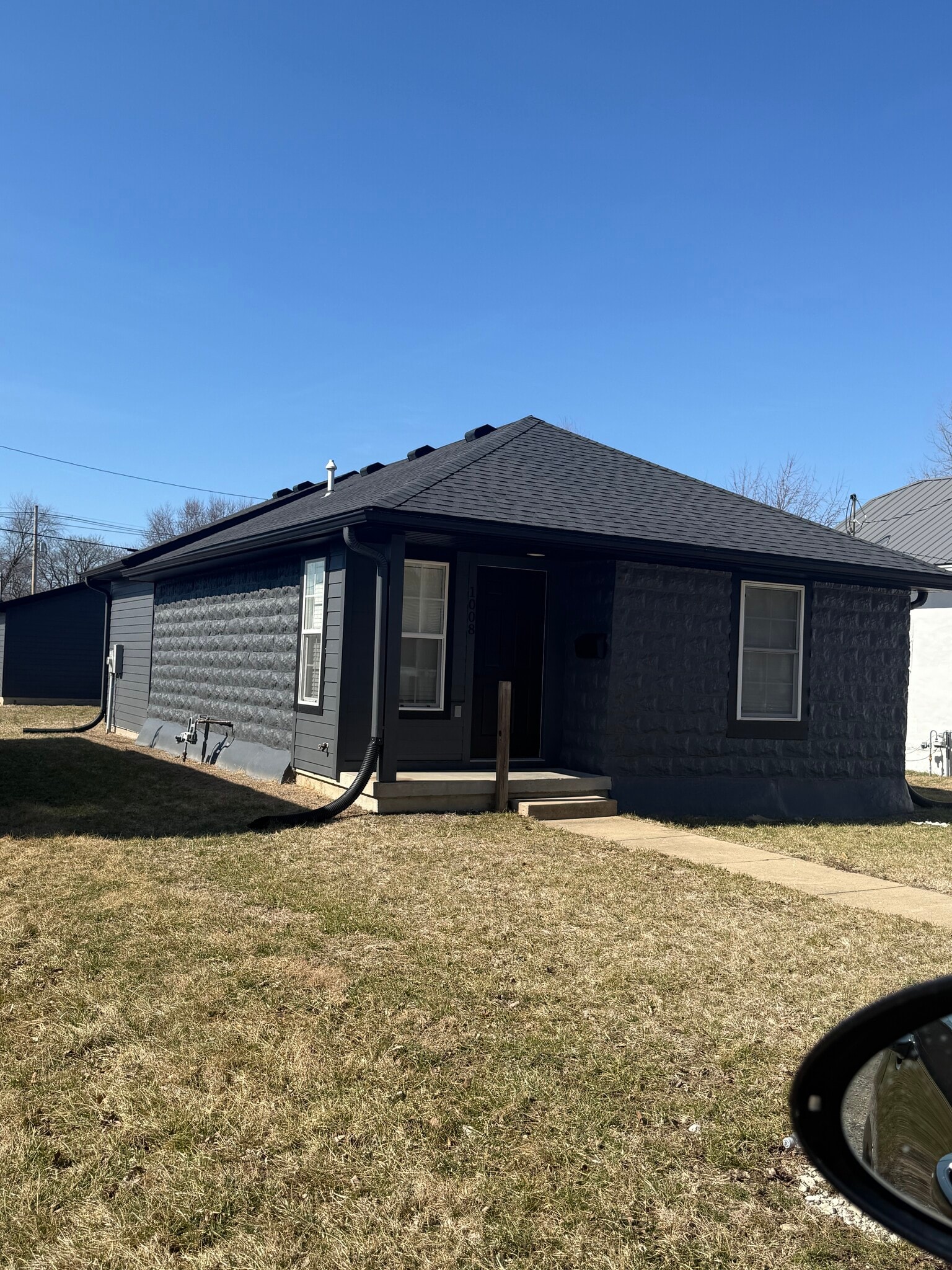 Building Photo - 1008 Milroy St