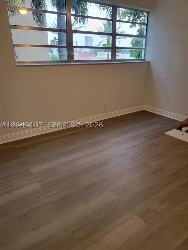 Building Photo - 1333 E Hallandale Beach Blvd
